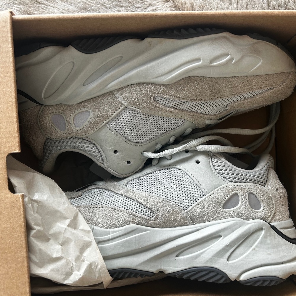 Yeezy Boost 700 Salt EG7487 women’s 7